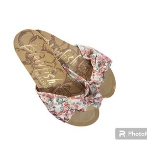 BLOWFISH MALIBU brand sandals. NWOT. Size 7.